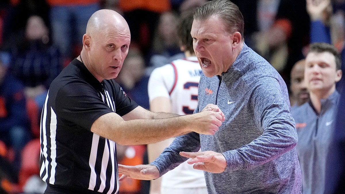 Brad Underwood yells