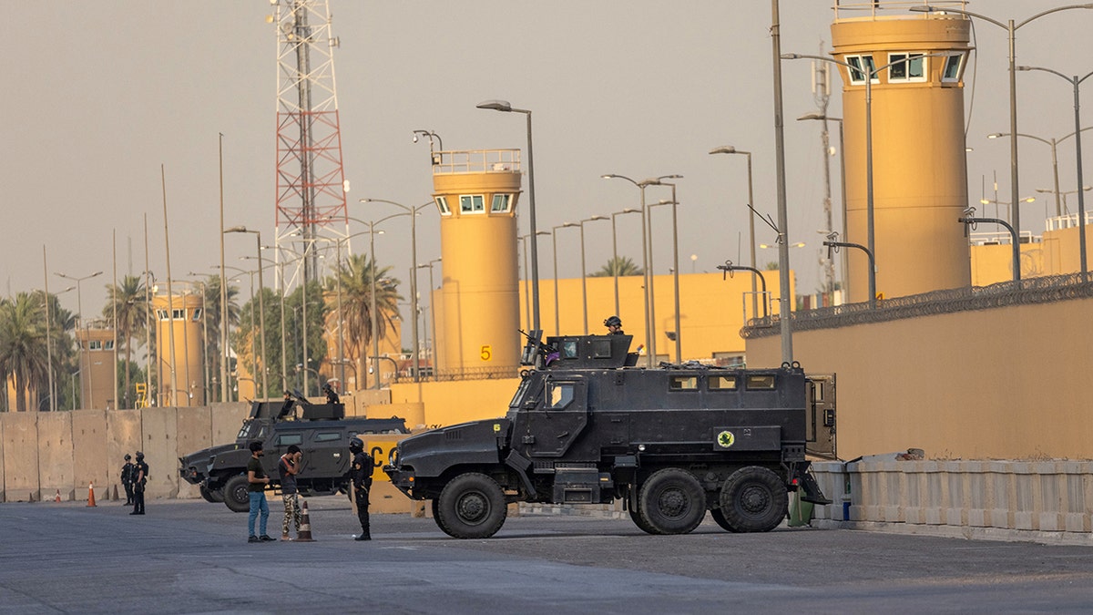 Iraqi troops outside the embassy