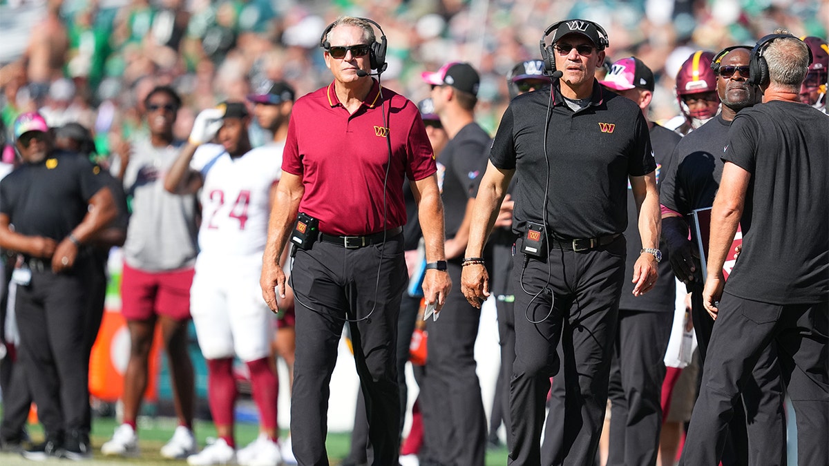 Jack Del Rio and Ron Rivera on the sideline