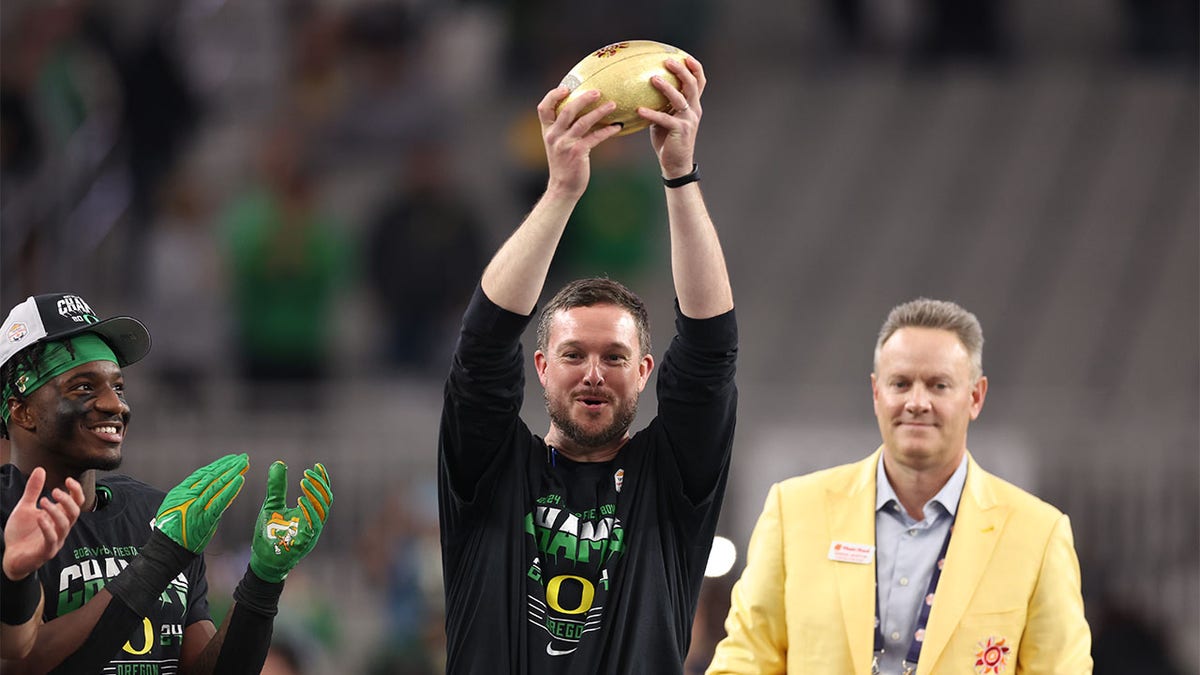 Dan Lanning celebrates after winning the Fiesta Bowl