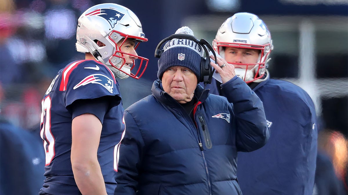 Bill Belichick speaks with Mac Jones