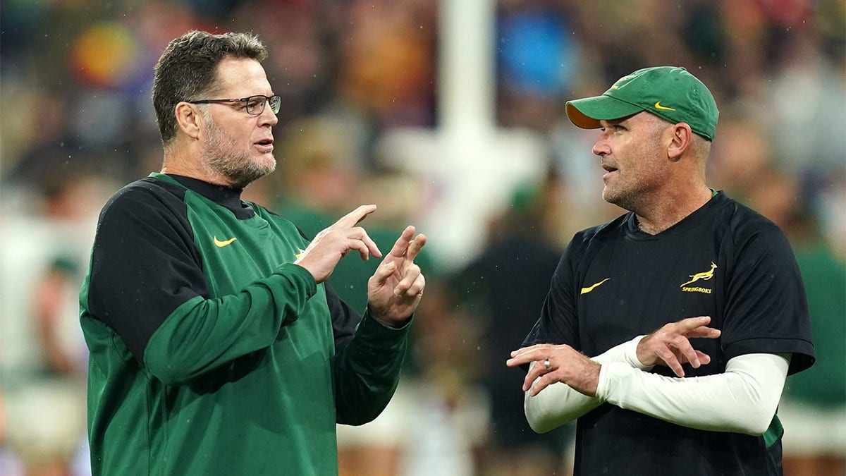 Rassie Erasmus speaks with Jacques Nienaber