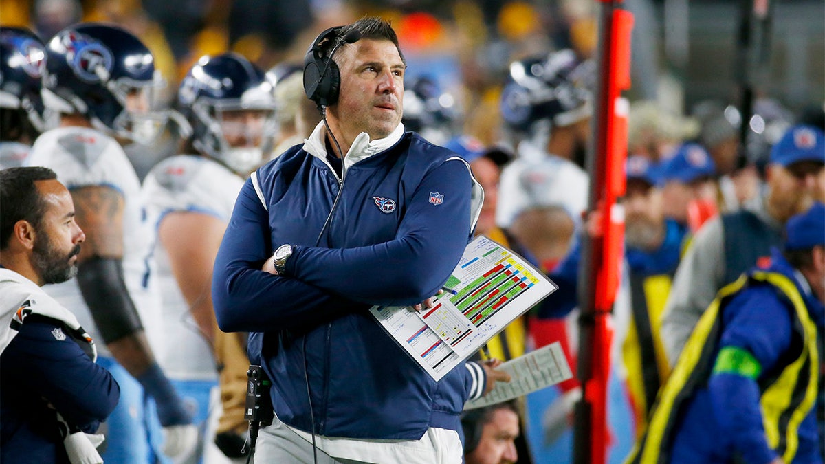 Mike Vrabel on sideline v Steelers