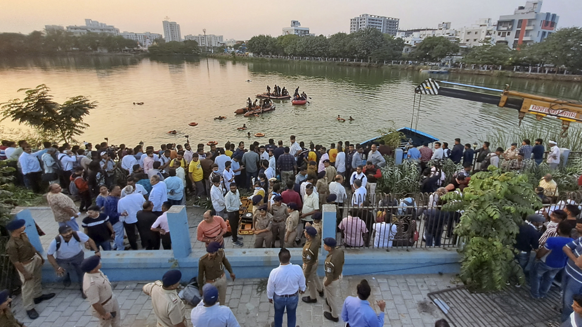 Boat capsizes in Harni Lake, India