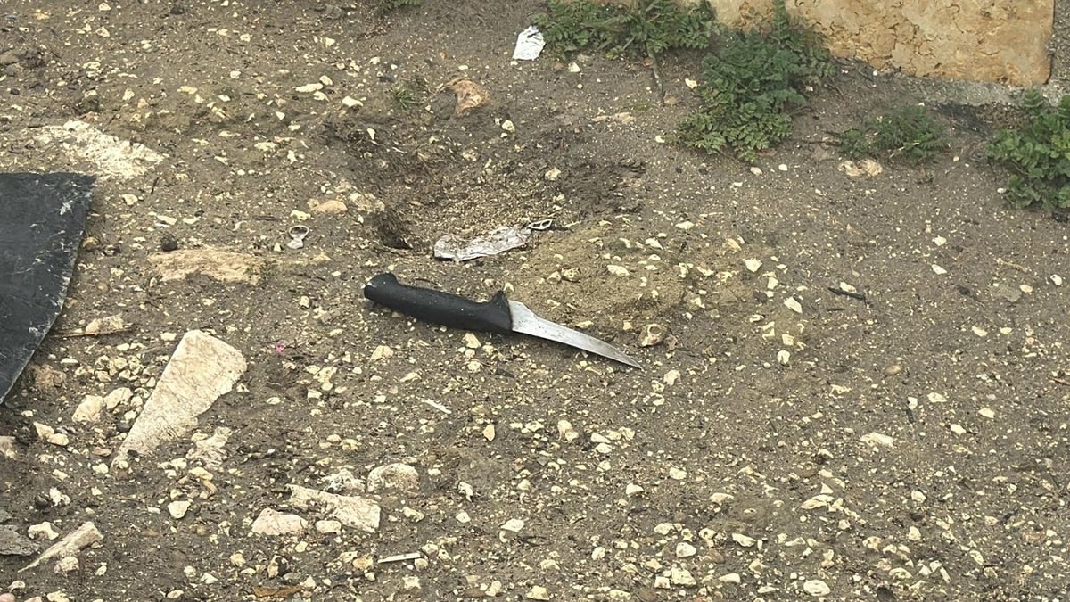 Israeli troops find knife after stabbing attack