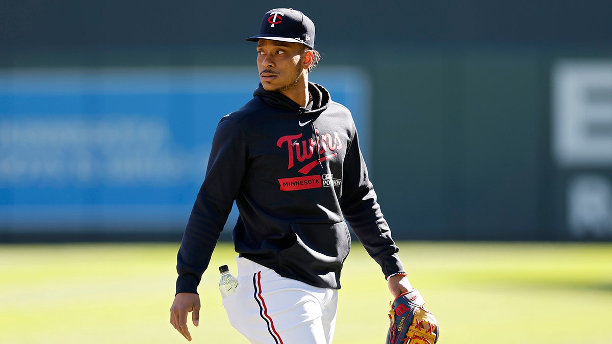 Jorge Polanco walks on field