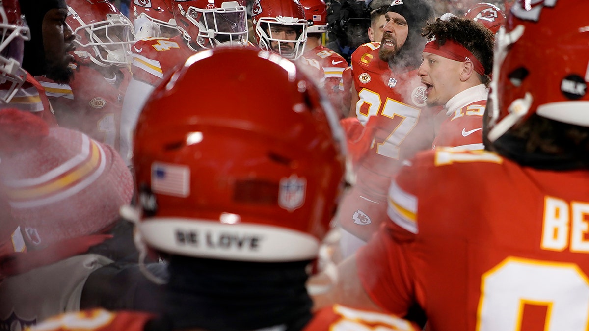 Patrick Mahomes riles up the team