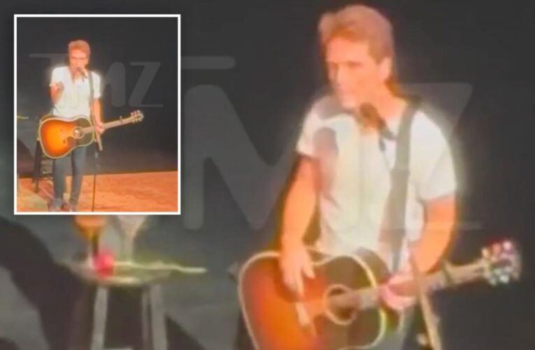Richard Marx clashes with obnoxious fan during NY concert with Rick Springfield