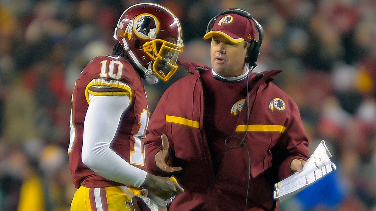 Jay Gruden speaks with Robert Griffin III