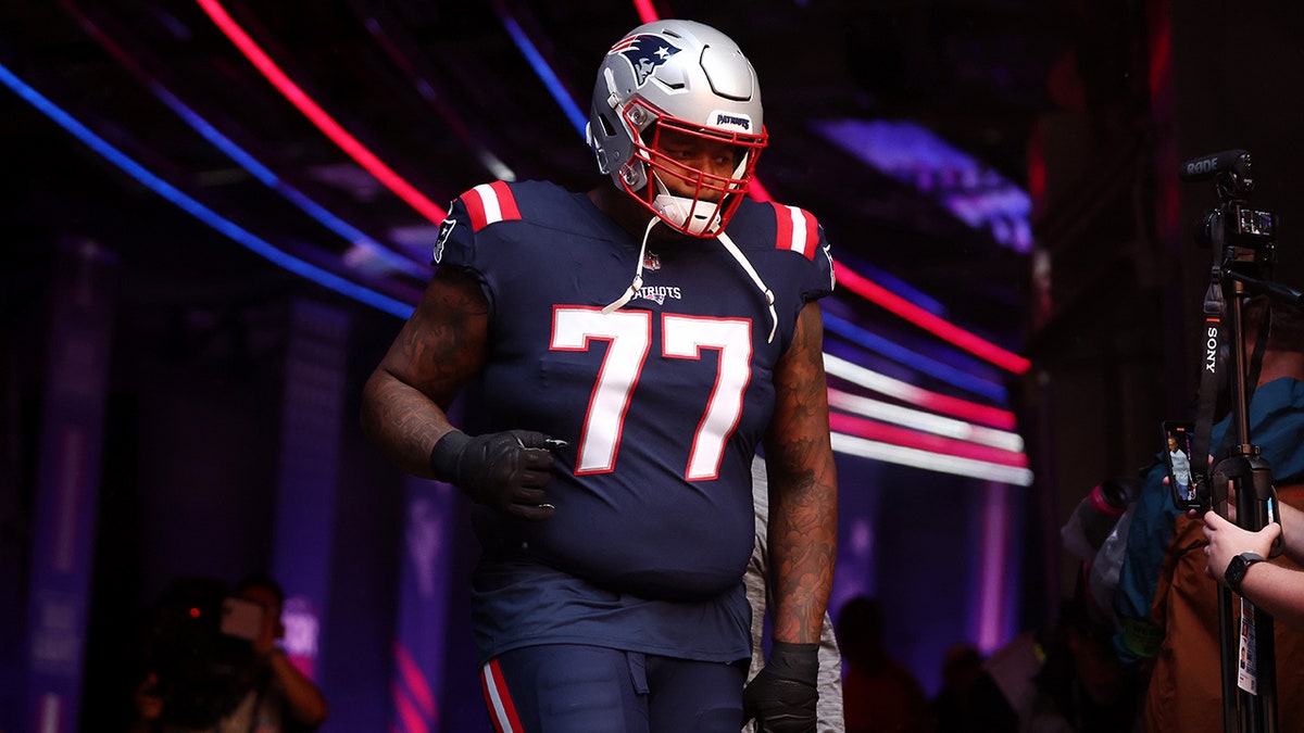 Trent Brown vs Eagles