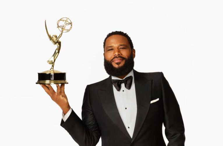 Anthony Anderson skips jabs at the 2024 Emmys, employs mom to keep winners’ speeches short in hilarious monologue