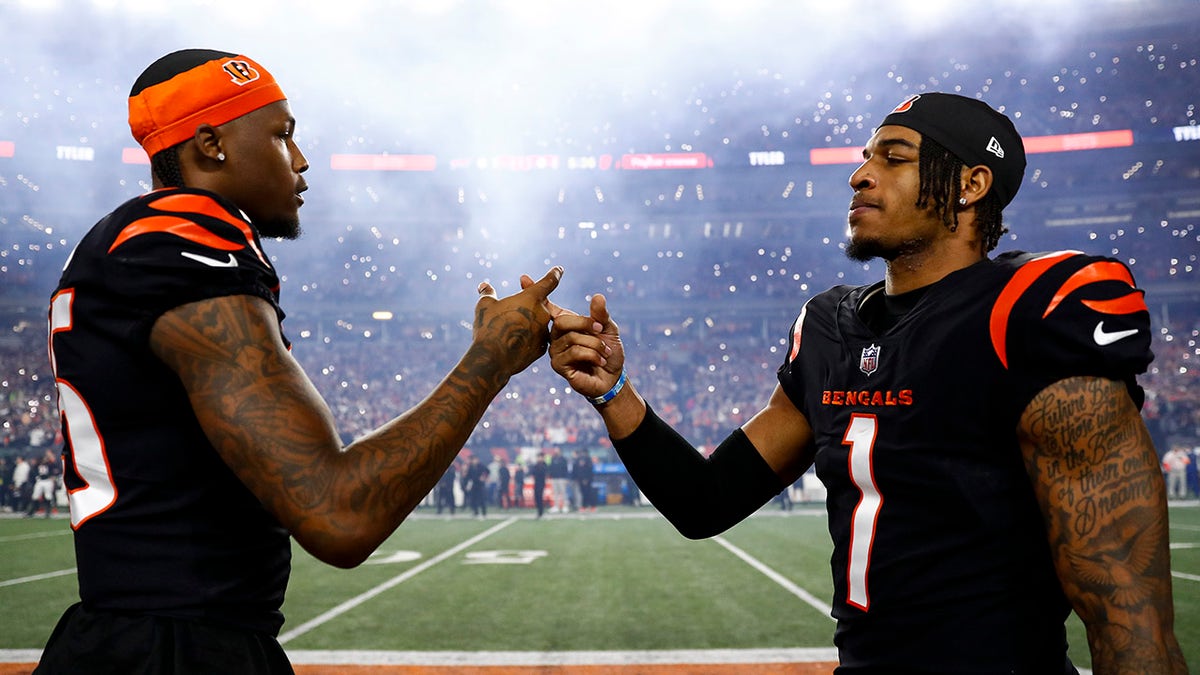 Tee Higgins and Ja'Marr Chase handshake