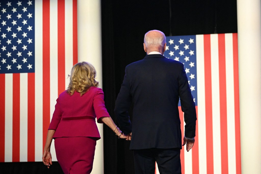 Jill Biden leads Joe Biden off the stage 