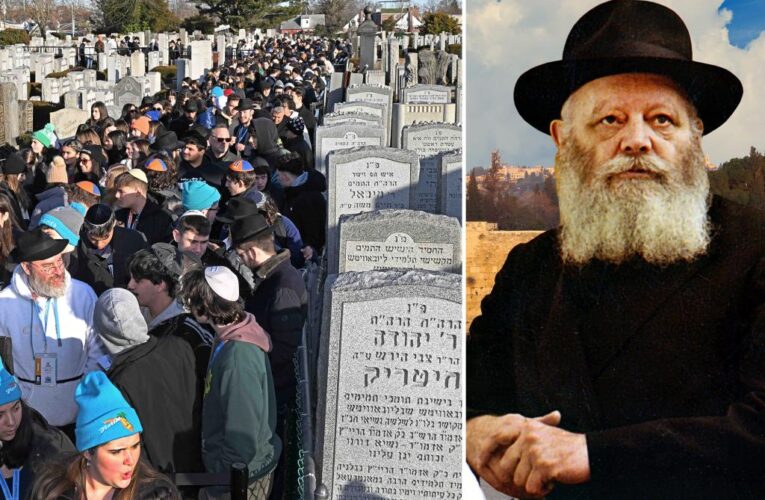 Thousands of Jewish teens gather at NY grave of renowned rabbi amid spike in antisemitic incidents