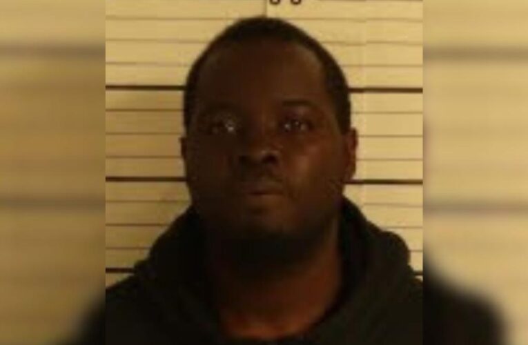 Memphis attempted murder suspect Ramone Ivory pulls bag of cocaine out of rectum after arrest