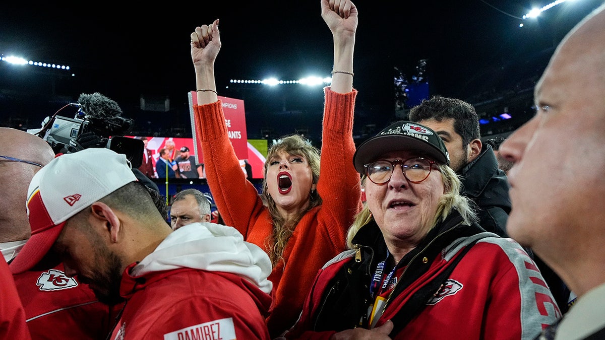 Taylor Swift walks with Donna Kelce on the field