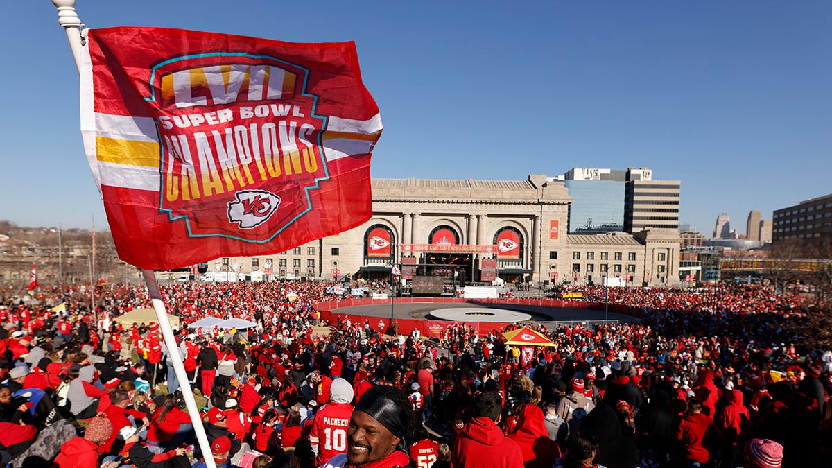 Chiefs fans assemble for a parade