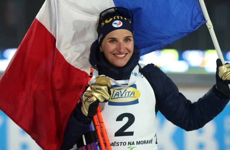 Julia Simon leads home French clean sweep in women’s sprint at Biathlon World Championships in Nove Mesto