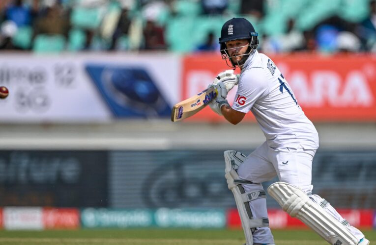 India v England, third Test, day three LIVE – Early wickets peg back England as Ben Duckett continues stunning innings