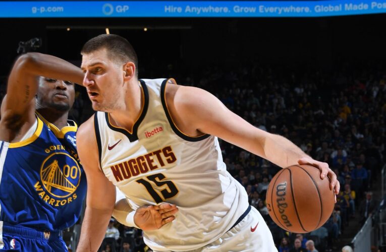Jokic triple-double boosts Nuggets to win at Warriors, Lakers lose at Suns
