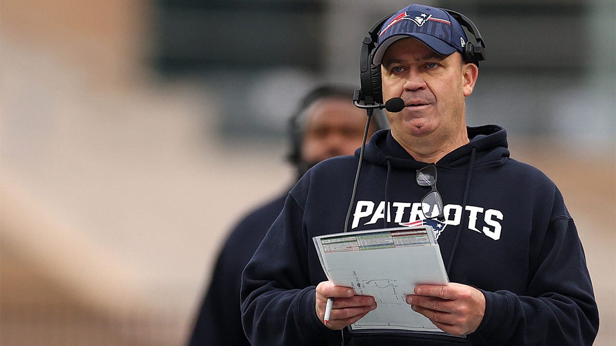 Bill O'Brien coaches the Patriots