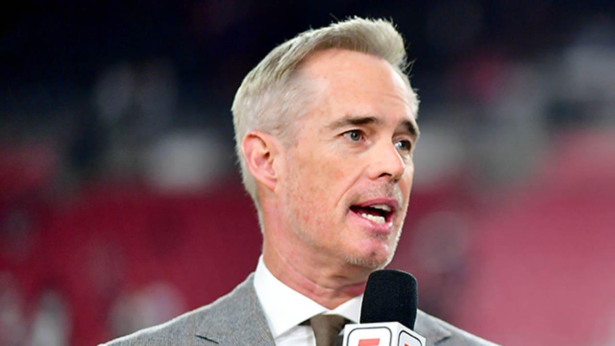 Joe Buck speaks into microphone