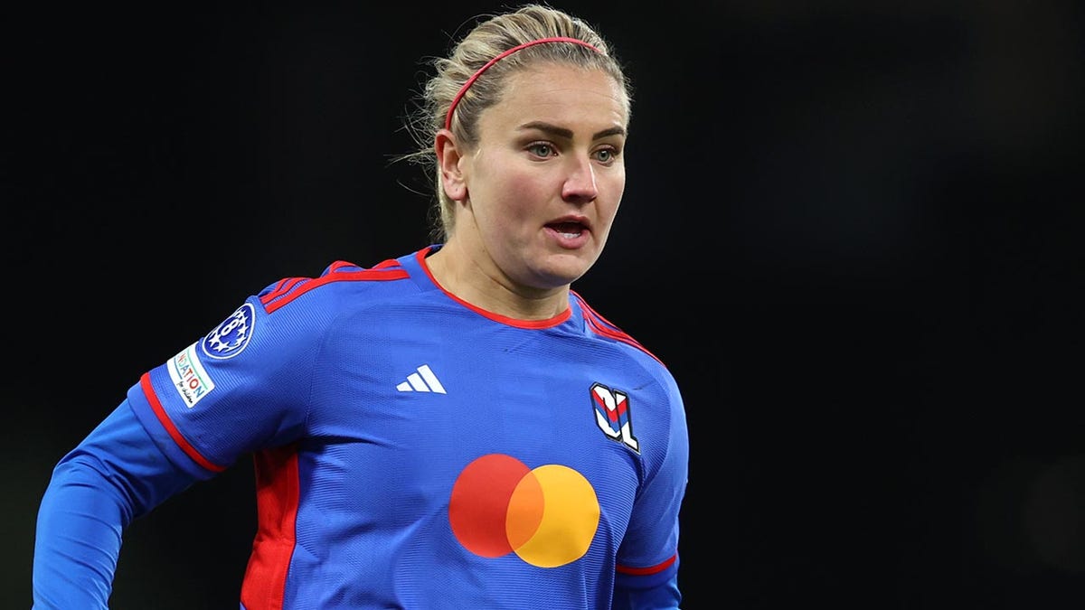 Lindsey Horan at Lyon