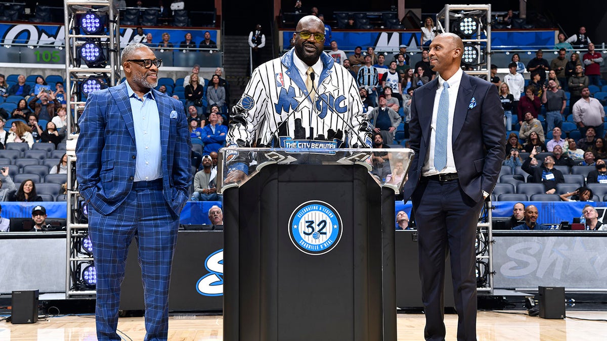 Shaq speaks to the crowd