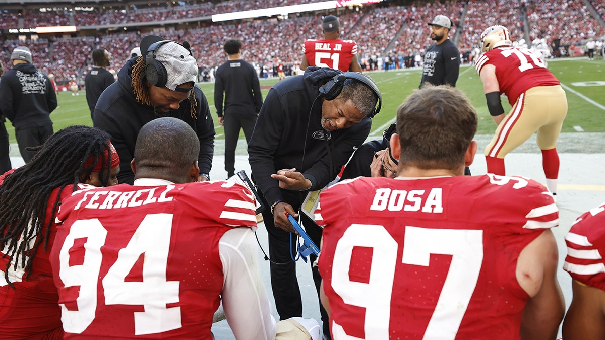 Steve Wilks coaches up his team