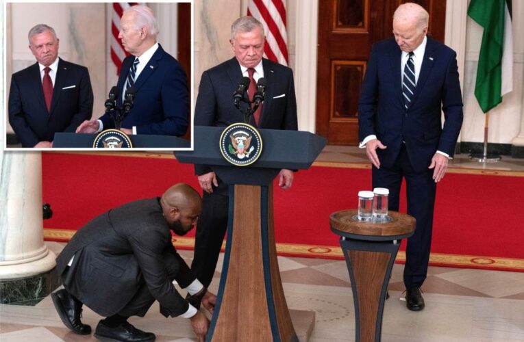 Confused Biden wanders behind podium, stares at the floor as Jordanian king speaks