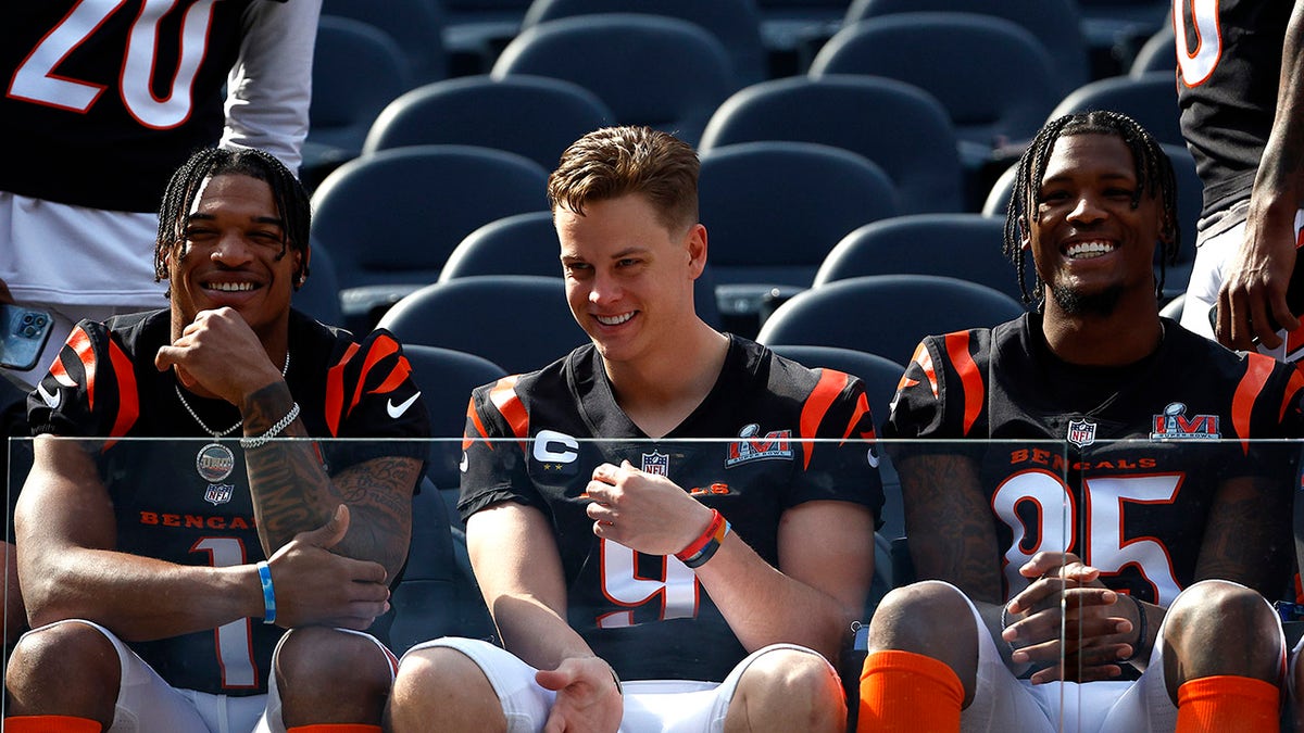 Ja'Marr Chase, Joe Burrow and Tee Higgins pose for a photo