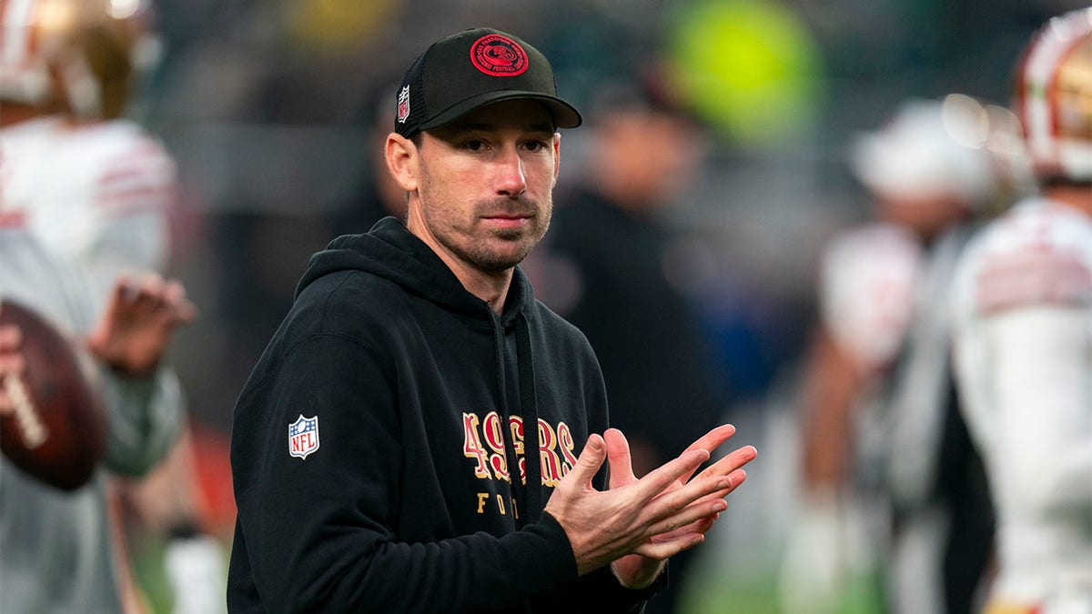 Klint Kubiak coaches the Niners