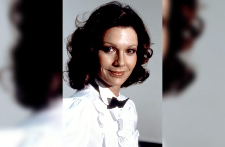 James Bond actress dies at 80