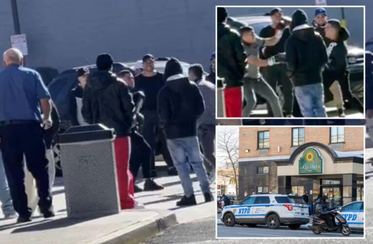 Migrants brawl with boxing gloves in ‘fight club’ near NYC shelter — with onlookers egging them on: wild video