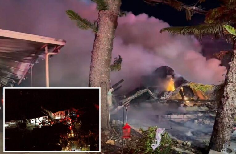 Small plane crashes into Florida mobile home park