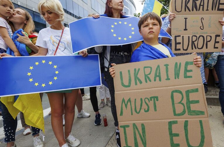 Draft framework for Ukraine, Moldova’s accession talks ready, says EU Commission