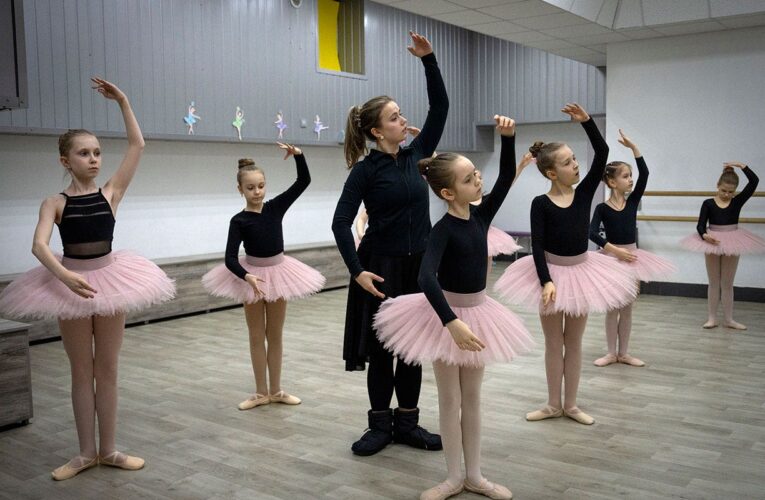 Ballet in Ukrainian bomb shelter allows escape from the horrors of war