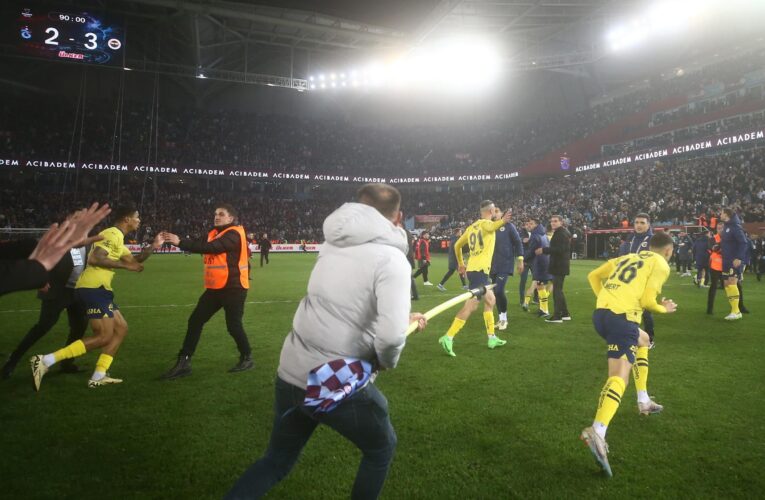 ‘Shocking events’ – Violent pitch invasions mar Fenerbahce’s win over Trabzonspor