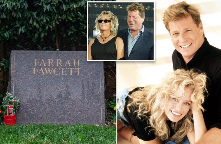 Ryan O’Neal’s name added to Farrah Fawcett’s gravestone – something actress never wanted: friends