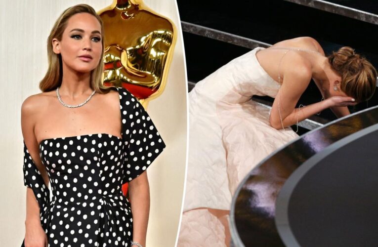 Jennifer Lawrence admits falling twice at Oscars ‘Looked like I 100% faked’ it