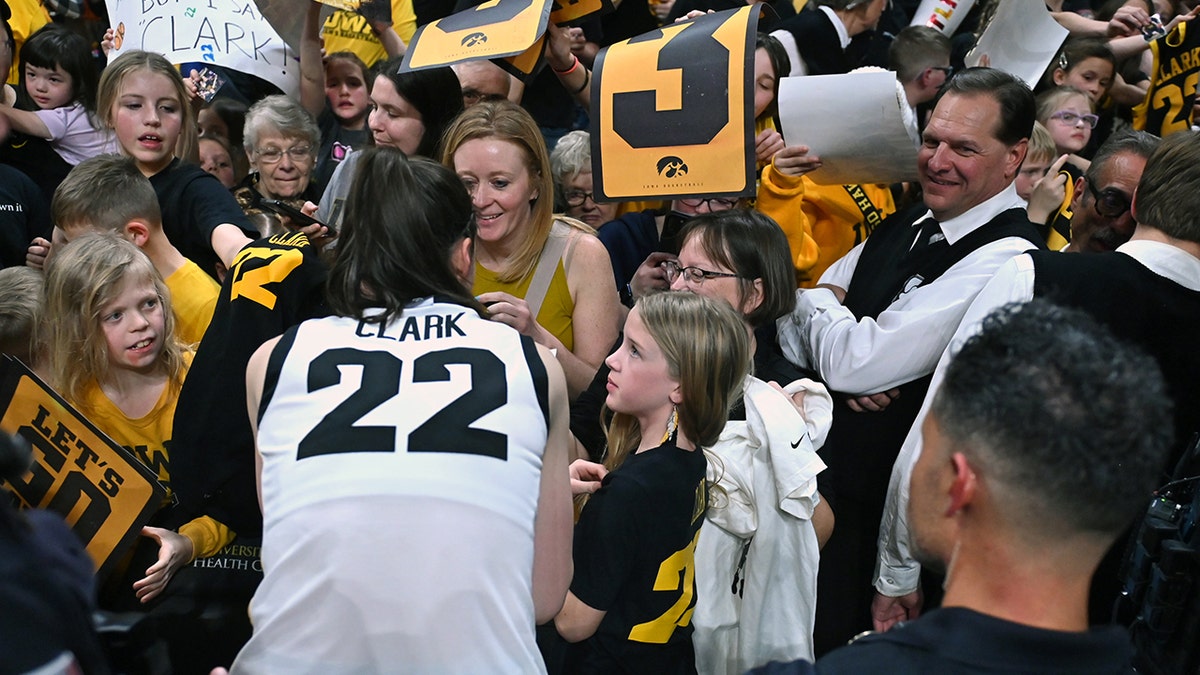 Caitlin Clark signs autographs