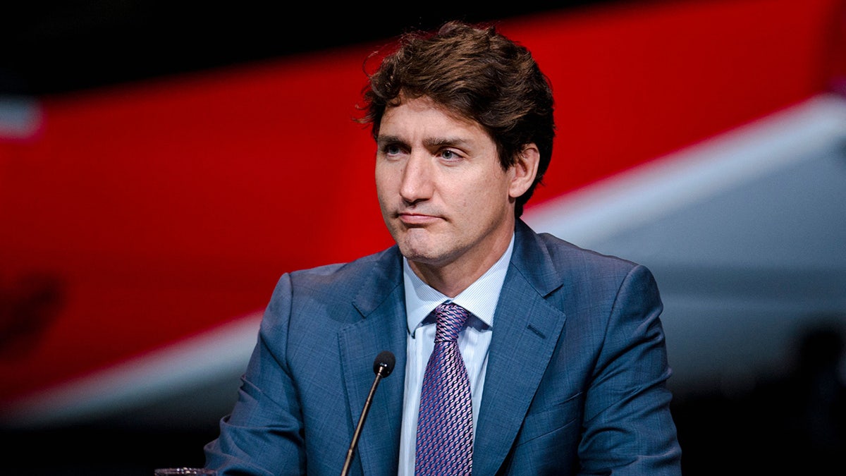 Trudeau at press conference on Montreal air industry