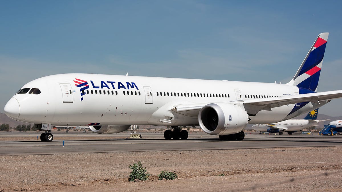 LATAM Airlines Boeing 787-9 Dreamliner