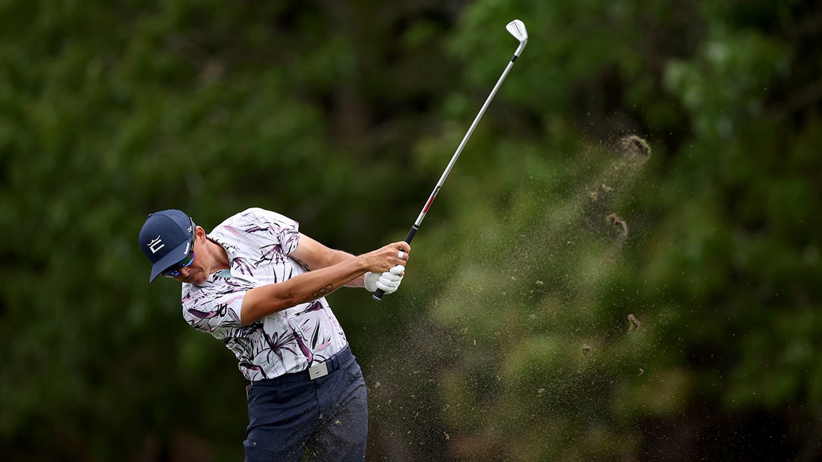 Rickie Fowler swings