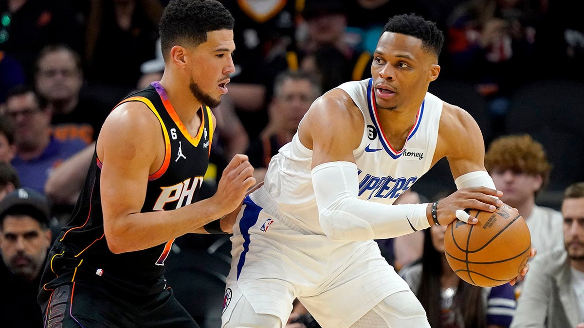 Russell Westbrook backs down Devin Booker