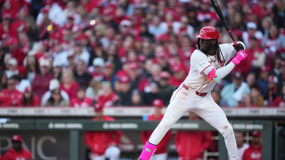 Elly De La Cruz at bat