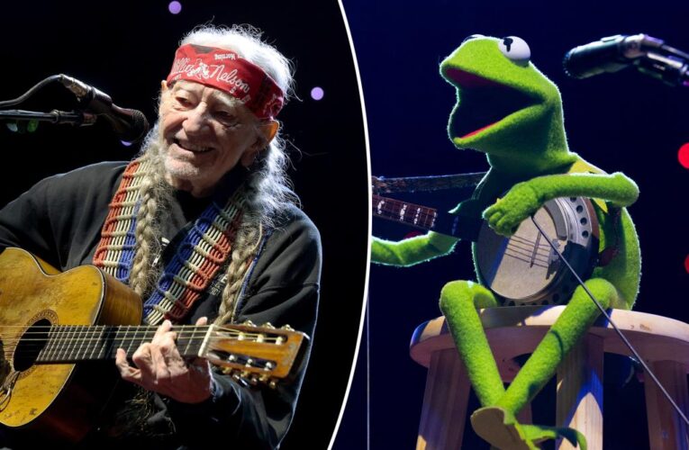 Willie Nelson, Kermit the Frog sing ‘Rainbow Connection’ together for the first time