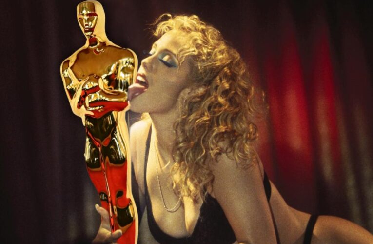 Elizabeth Berkley thought she’d win Oscar for ‘Showgirls’ flop