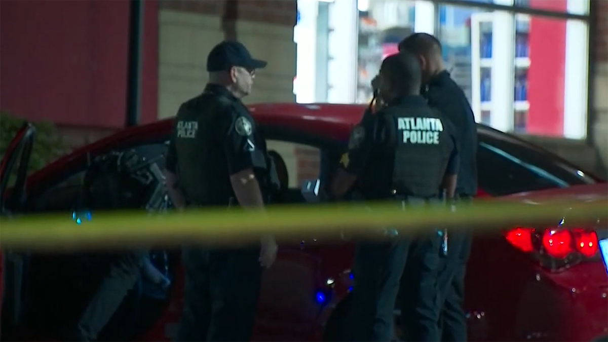 atlanta cops at a buckhead crime scene