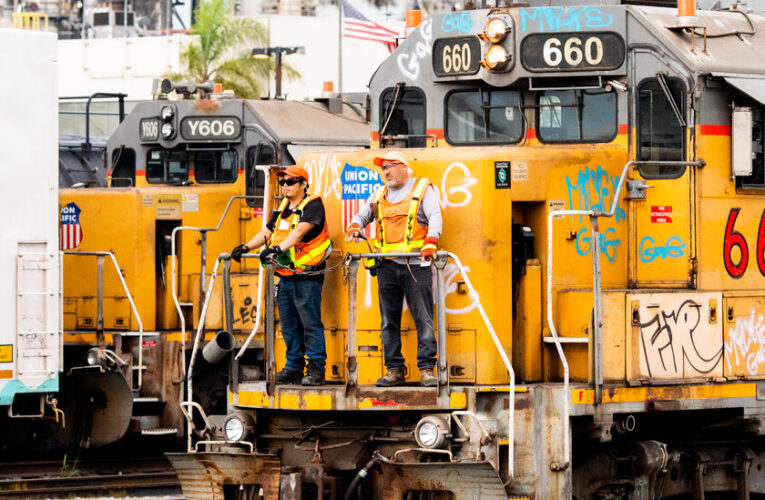 U.S. Finalizes Rule Requiring Two-Person Crews on Freight Trains